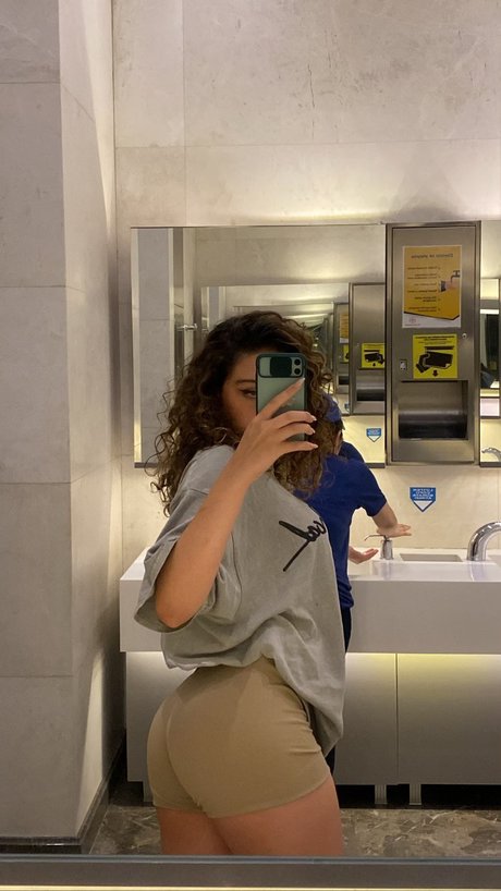 Foto di nudo di fuga di OnlyFans di Aleynakutluay