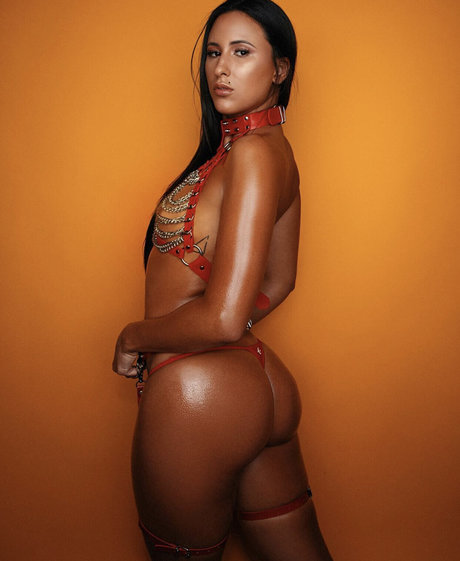 Foto di nudo di fuga di OnlyFans di Sabrina Guetshaa