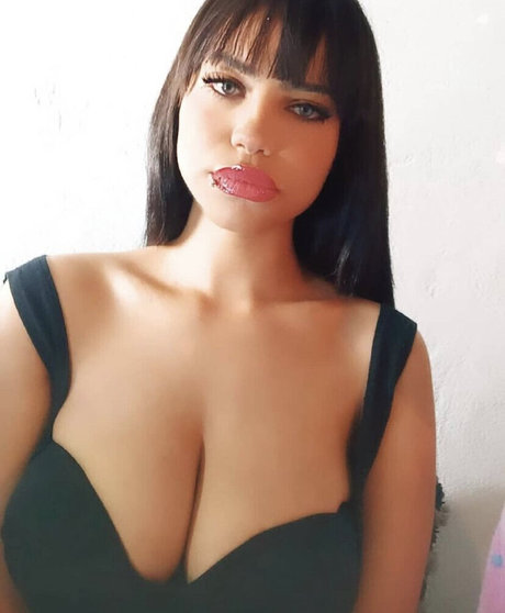 Foto di nudo di fuga di OnlyFans di Madihaerro