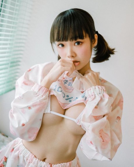 Foto di nudo di fuga di OnlyFans di Queenie Lam