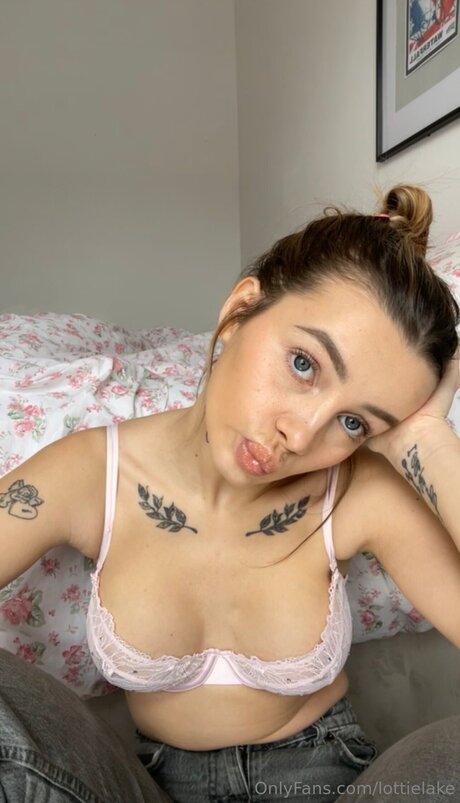 Foto di nudo di fuga di OnlyFans di Lottielake