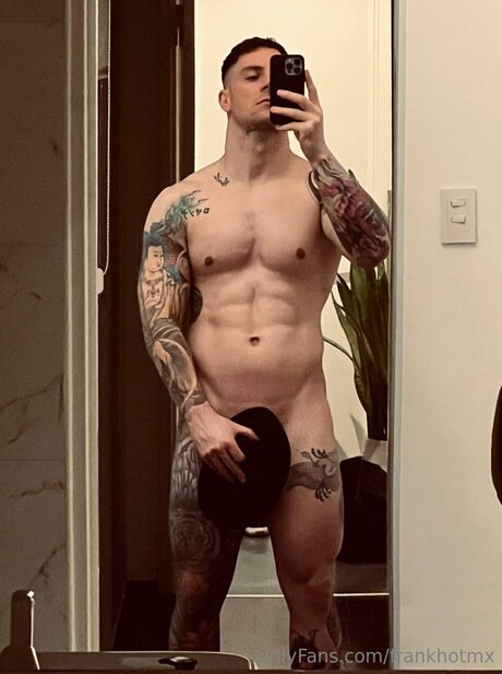 Foto di nudo di fuga di OnlyFans di Frankhotmx