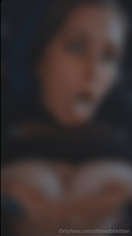 Foto di nudo di fuga di OnlyFans di St0nedbbkitten