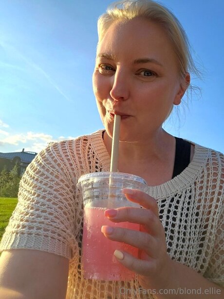 Blond Ellie