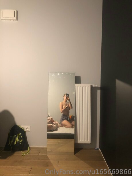 Foto di nudo di fuga di OnlyFans di U165669866
