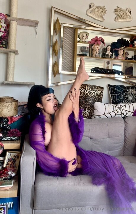 Foto di nudo di fuga di OnlyFans di Rubychampagne