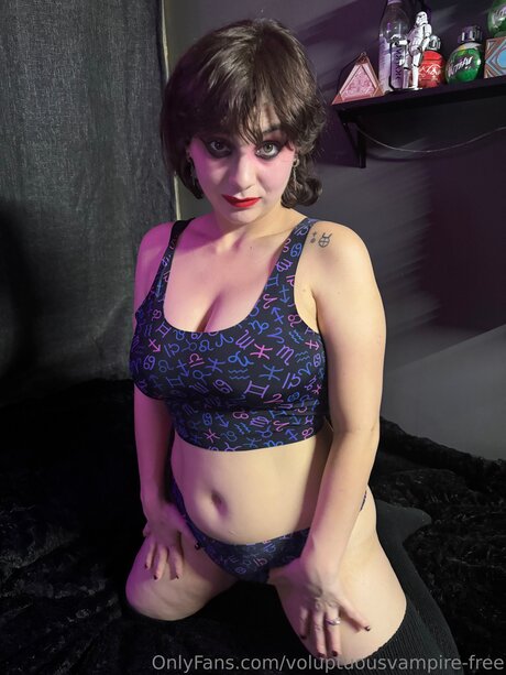 Foto di nudo di fuga di OnlyFans di Voluptuousvampire Free