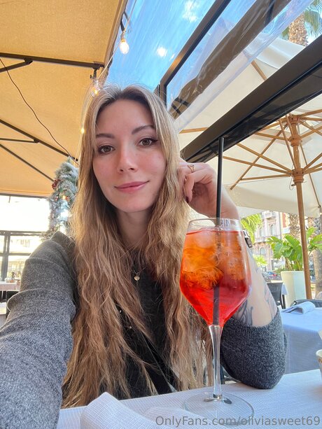 Foto di nudo di fuga di OnlyFans di Olivia On Pole