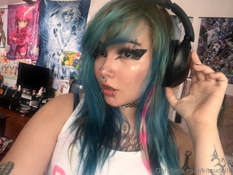 Foto di nudo di fuga di OnlyFans di Kitsudollx