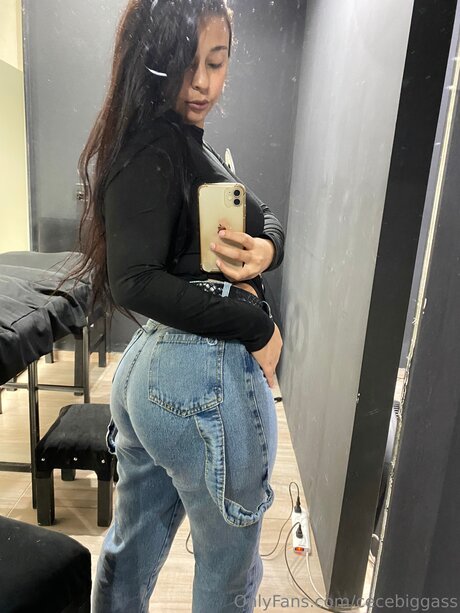 Foto di nudo di fuga di OnlyFans di Cecebiggass