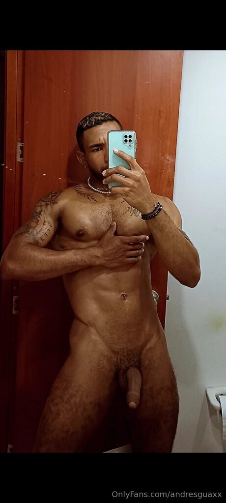 Foto di nudo di fuga di OnlyFans di Andresguaxx