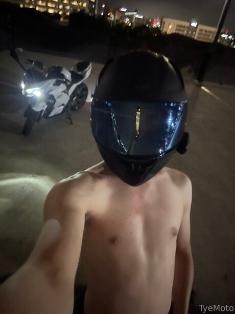 Foto di nudo di fuga di OnlyFans di Tyemoto