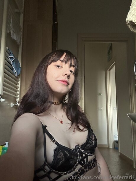 Foto di nudo di fuga di OnlyFans di Aliceferrari1