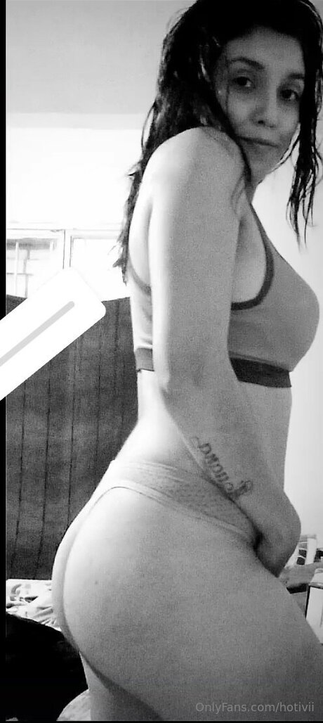 Foto di nudo di fuga di OnlyFans di Hotivii