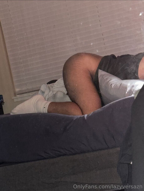 Foto di nudo di fuga di OnlyFans di Lazyversazn