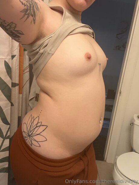 Foto di nudo di fuga di OnlyFans di Therealdivinity