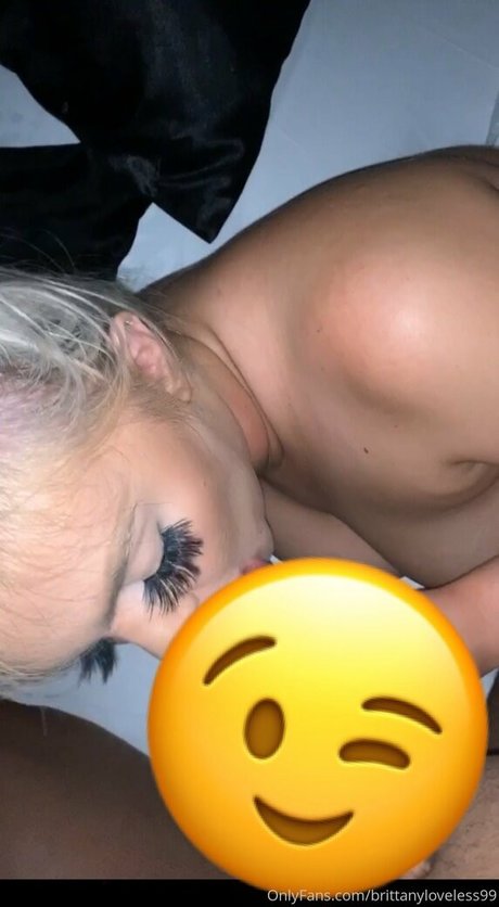 Foto di nudo di fuga di OnlyFans di Throatbabyjessica