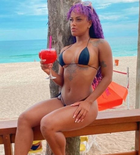 Foto di nudo di fuga di OnlyFans di Purple Sexy Vip