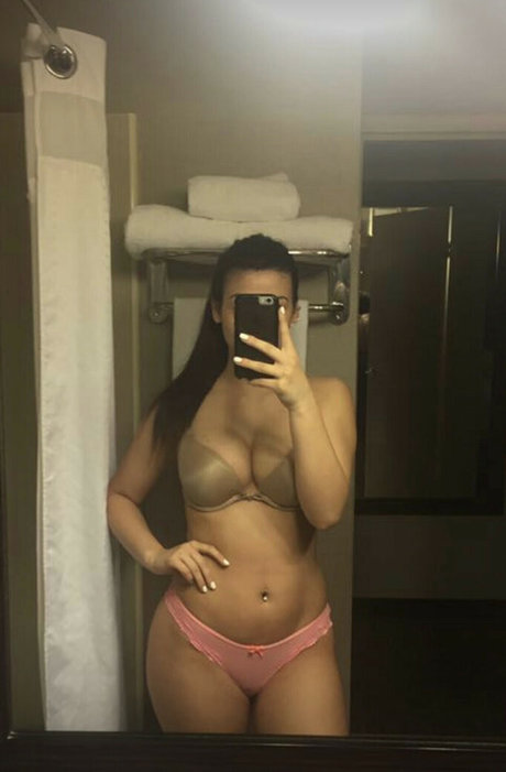 Foto di nudo di fuga di OnlyFans di Kattdx