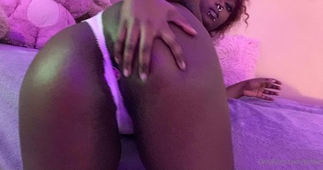 Foto di nudo di fuga di OnlyFans di Kxttxe