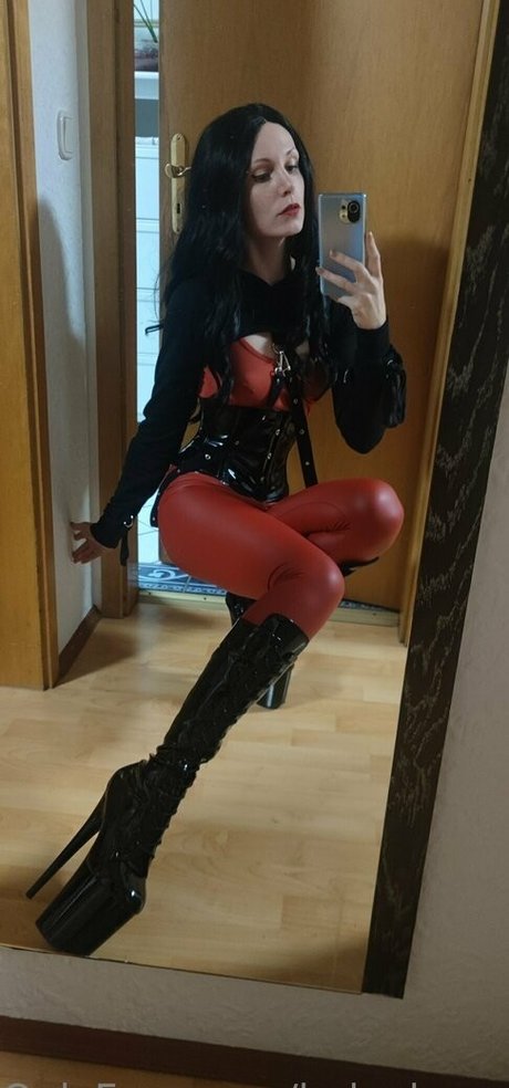 Foto di nudo di fuga di OnlyFans di Ladyelvendoll