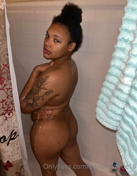 Foto di nudo di fuga di OnlyFans di Bonniexclyde18