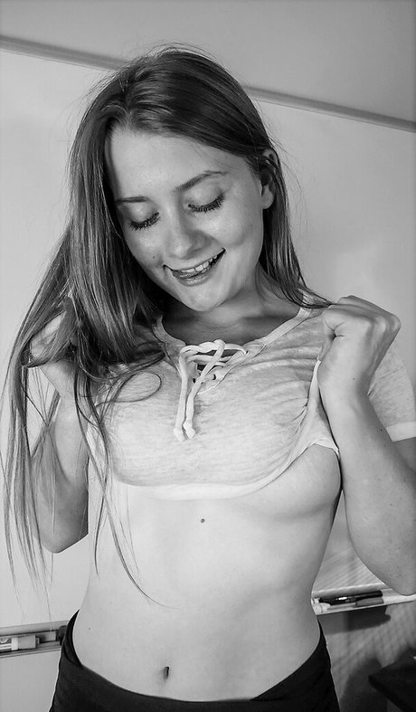 Foto di nudo di fuga di OnlyFans di Emmisppv