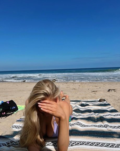 Foto di nudo di fuga di OnlyFans di Victoria Rozmajzl