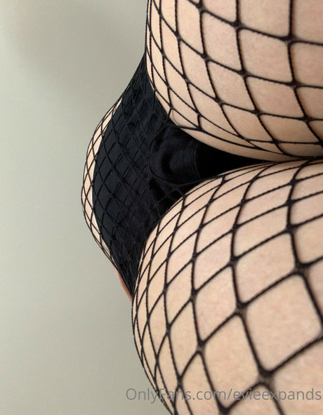 Foto di nudo di fuga di OnlyFans di Evieexpands