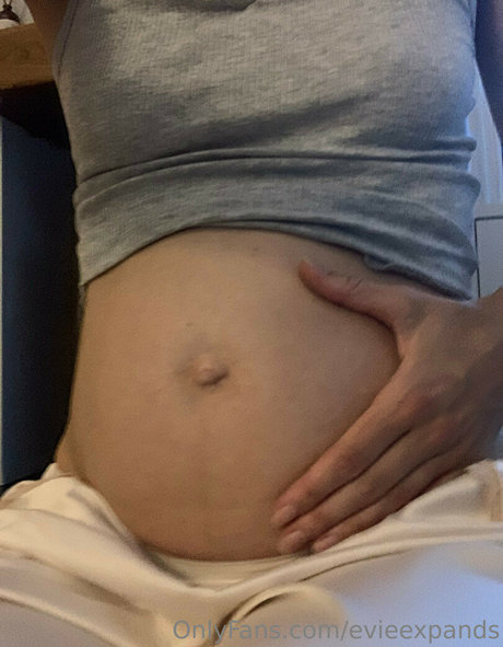 Foto di nudo di fuga di OnlyFans di Evieexpands