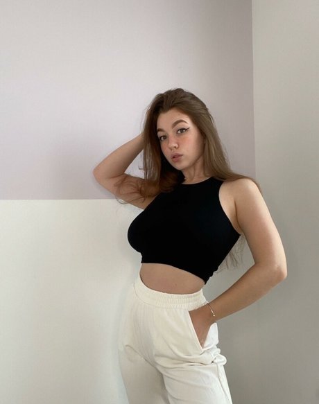 Foto di nudo di fuga di OnlyFans di Laura Salvia