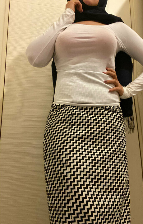 Foto di nudo di fuga di OnlyFans di Arabiano