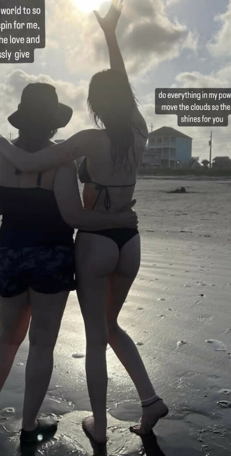 Foto di nudo di fuga di OnlyFans di Astrouxx