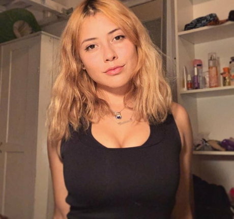 Foto di nudo di fuga di OnlyFans di Vivi Alto