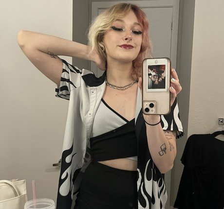 Foto di nudo di fuga di OnlyFans di Kinzixx