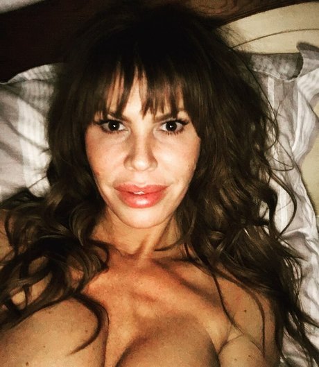 Nikki Cox