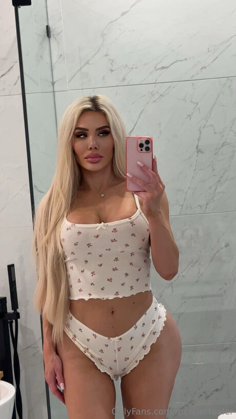 Foto di nudo di fuga di OnlyFans di Merciertayler