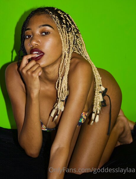 Foto di nudo di fuga di OnlyFans di Goddessmuminah