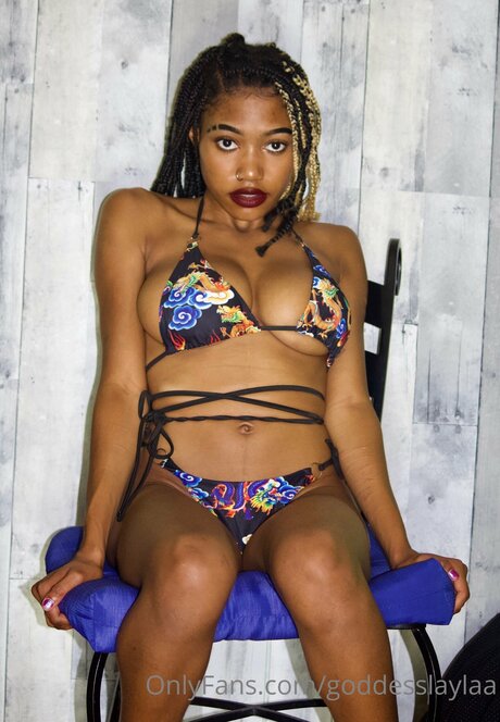 Foto di nudo di fuga di OnlyFans di Goddessmuminah