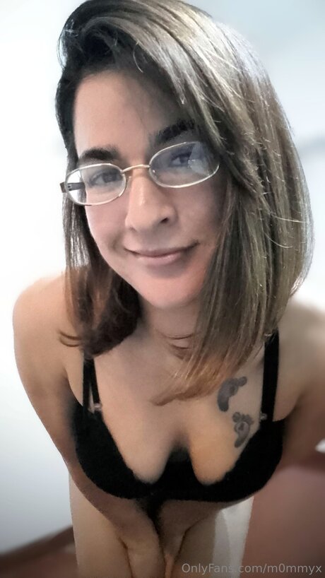 Foto di nudo di fuga di OnlyFans di M0mmyx