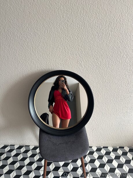Foto di nudo di fuga di OnlyFans di Evasantanaxo