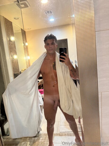 Foto di nudo di fuga di OnlyFans di Leosvault