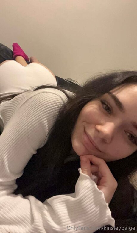 Foto di nudo di fuga di OnlyFans di Kinsleypaige
