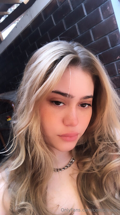 Foto di nudo di fuga di OnlyFans di Cerezzaaaa