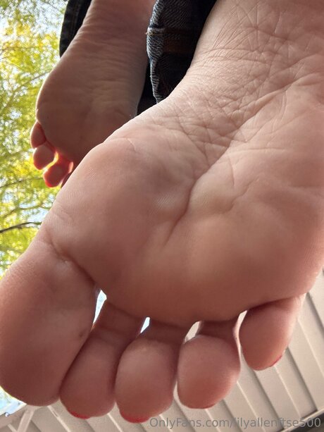 Foto di nudo di fuga di OnlyFans di Lilyallenftse500