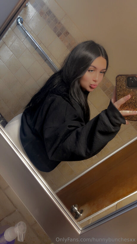 Foto di nudo di fuga di OnlyFans di Hunnybunchesxx