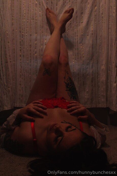 Foto di nudo di fuga di OnlyFans di Hunnybunchesxx
