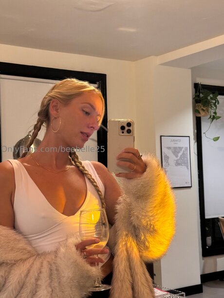 Foto di nudo di fuga di OnlyFans di Beebelle25