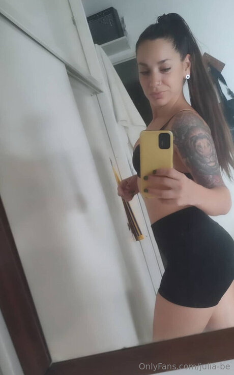 Foto di nudo di fuga di OnlyFans di Julia Be