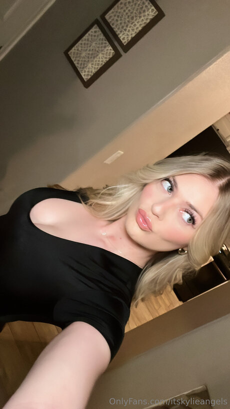 Foto di nudo di fuga di OnlyFans di Itskylieangels